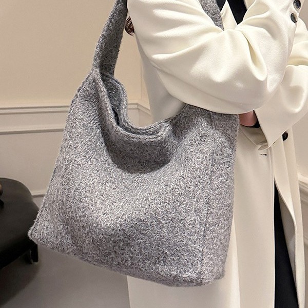 The 2024 winter new crossbody bag, single-shoulder bag, versatile hand-held woolen bucket bag, trendy and high-end casual women's bag full figure