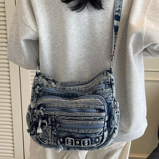 A new soft-faced crossbody bag for women in 2025, a middle-aged single-shoulder denim spring and summer large-capacity casual commuter women's bag Specification drawing