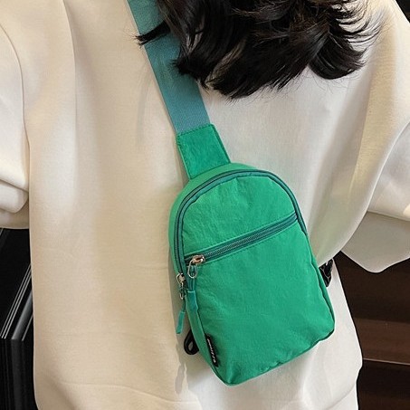 Japanese-style ins solid color, light and simple, portable and casual phone bag for going out, sports single-shoulder crossbody bag, chest bag for men and women full figure