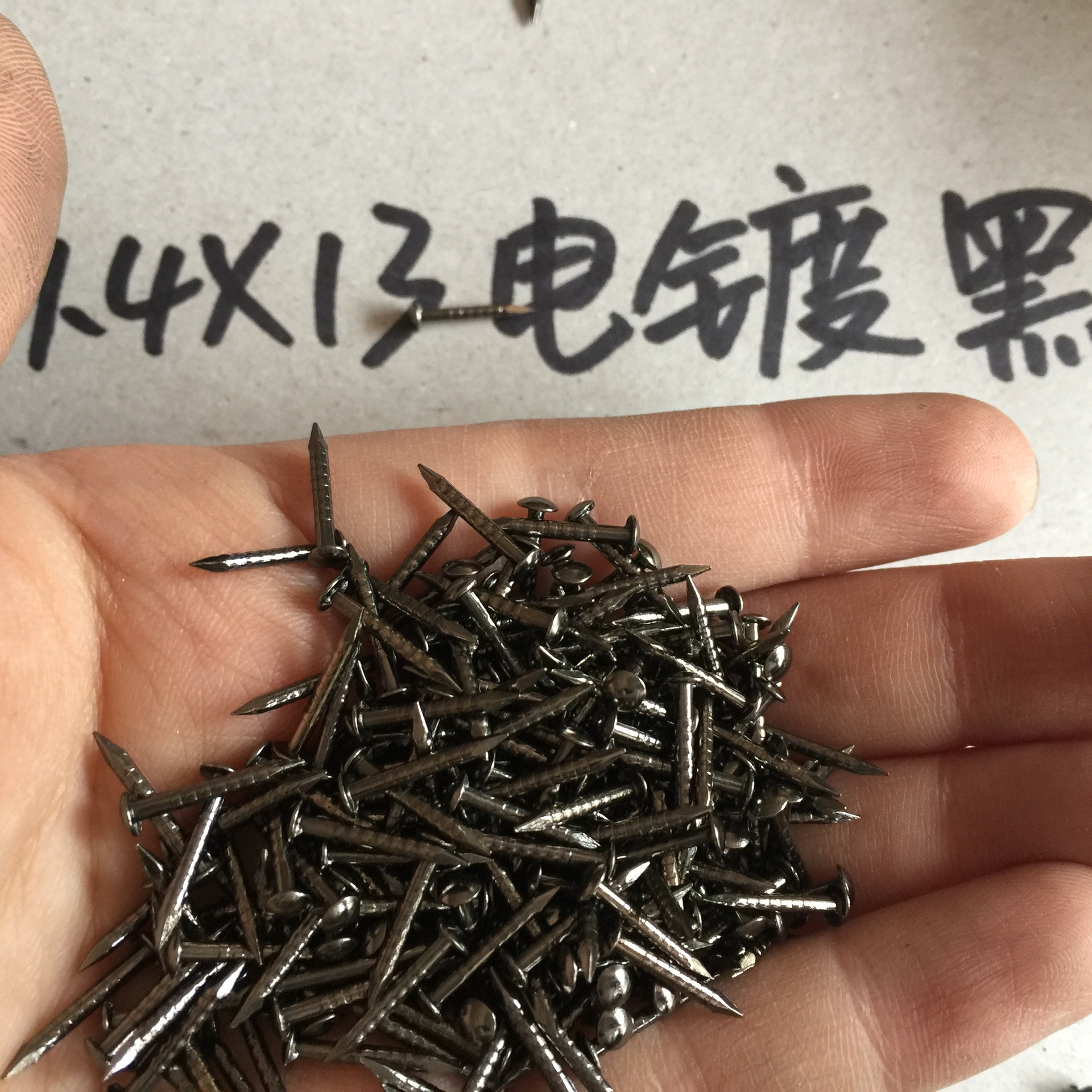High-quality round-head nails, wooden box nails, photo frame accessories, nameplates, small nails, furniture hinges, copper-plated nails, black Item Picture