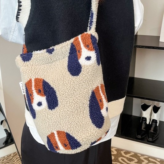 2024 New single-shoulder bag, polka dot striped imitation lambskin wool, hand-held single-shoulder crossbody bag, autumn and winter bag Application Scenario