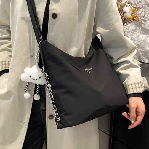 Large-capacity multi-functional three-in-one chain tote bag, nylon fabric backpack, class commuting, single-shoulder crossbody bag, casual details Picture