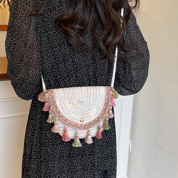 Spring 2025 new straw woven bag, tassel clutch bag, resort-style woven saddle bag, single-shoulder crossbody women's bag details Picture