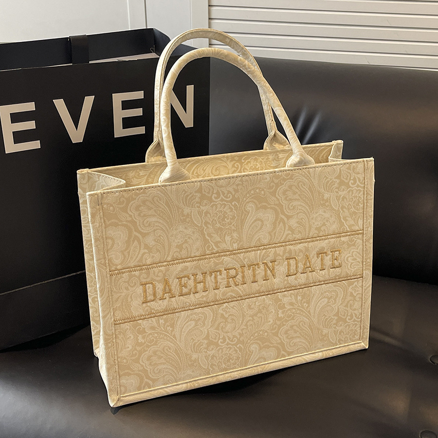 Cross-border trend embroidered tote bag for women 2025 New style, fashionable, casual, versatile, large-capacity underarm bag, commuter women's bag details Picture
