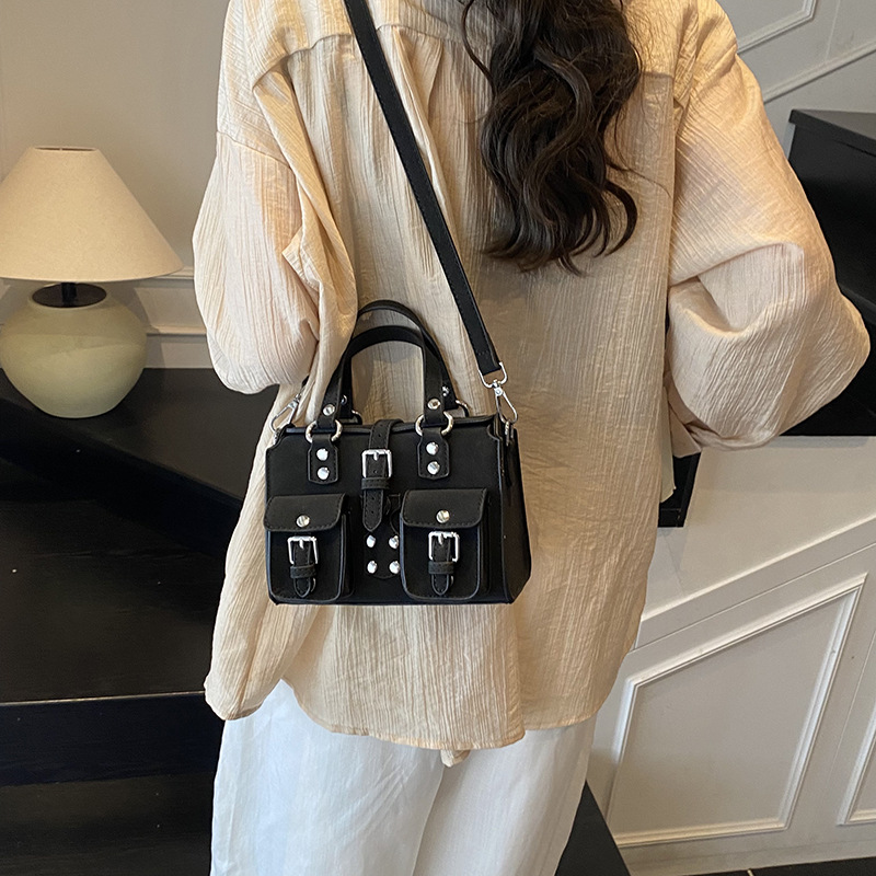 Cross-border 2025 Summer New handbag, high-end and versatile shoulder bag, stylish commuting crossbody bag, multi-pocket women's bag details Picture