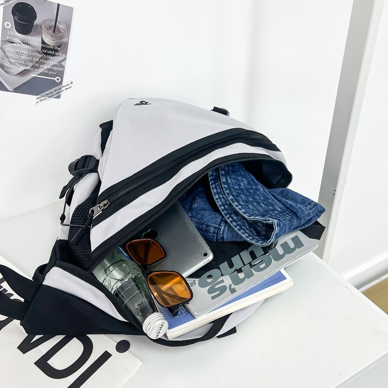 Workwear trendy brand chest bags, men's crossbody bags, commuting sports functional cycling backpacks, large-capacity women's outdoor travel bags Application Scenario