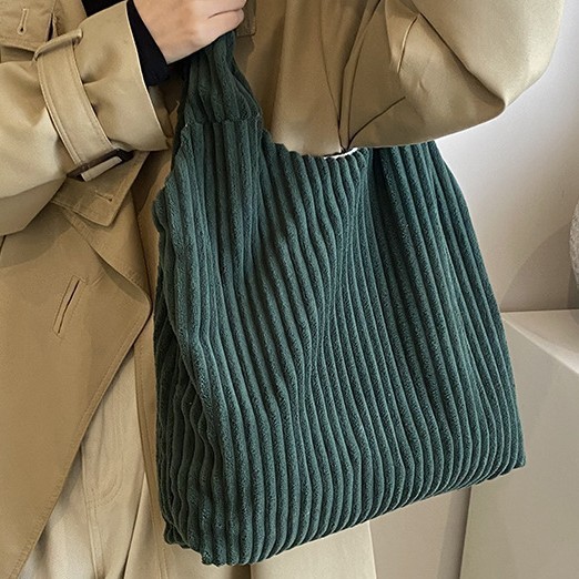 Fashionable corduroy large-capacity bag for women's autumn and winter, new casual commuting single-shoulder bag, simple solid color underarm bag Specification drawing