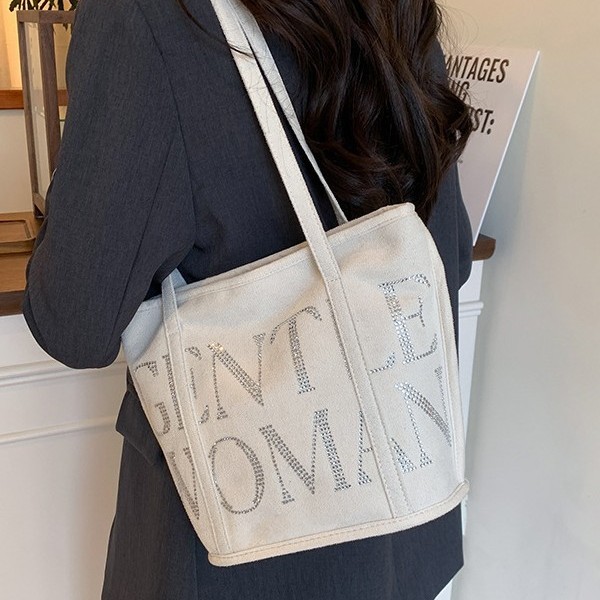 Large-capacity bag for women, spring and summer, casual and high-end, 2025 new versatile sequined fabric bag, fashionable letter-shaped tote bag Application Scenario