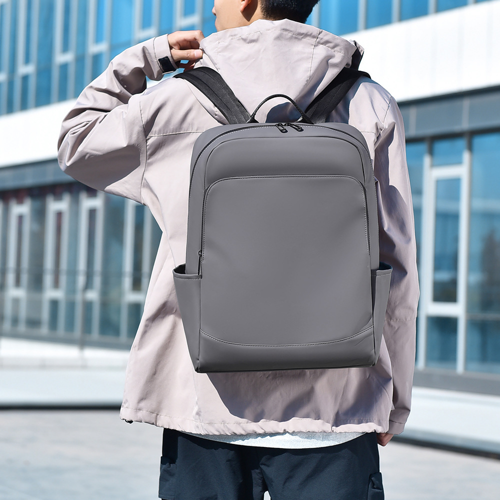 New solid-color backpack for men, a large-capacity, lightweight and high-end computer bag with a simple style details Picture