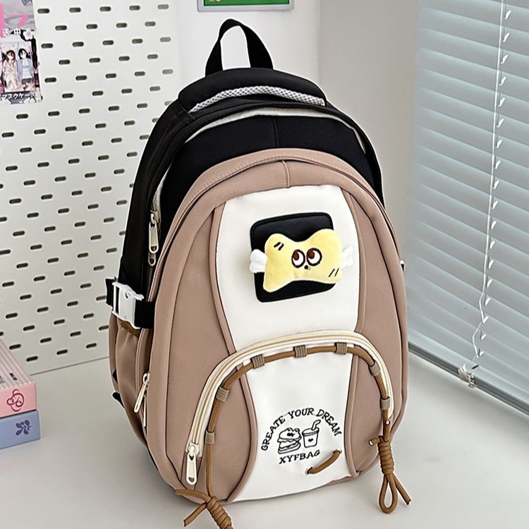 Backpacks for junior and senior high school students in contrasting colors, lightweight outdoor casual backpacks, schoolbags for primary school students, and Korean-style travel backpacks for girls Application Scenario