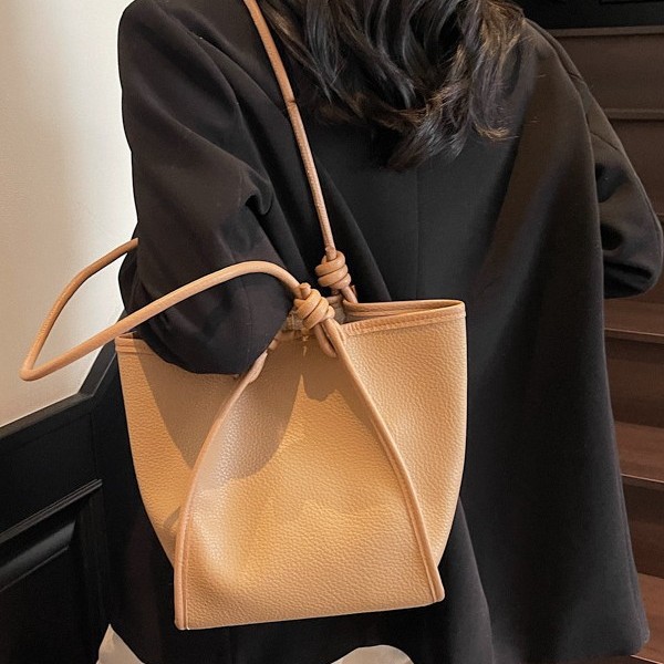 A popular fashionable and casual women's single-shoulder bag, hand-held large-capacity bucket, underarm buns, mother bag and handbag for foreign trade details Picture