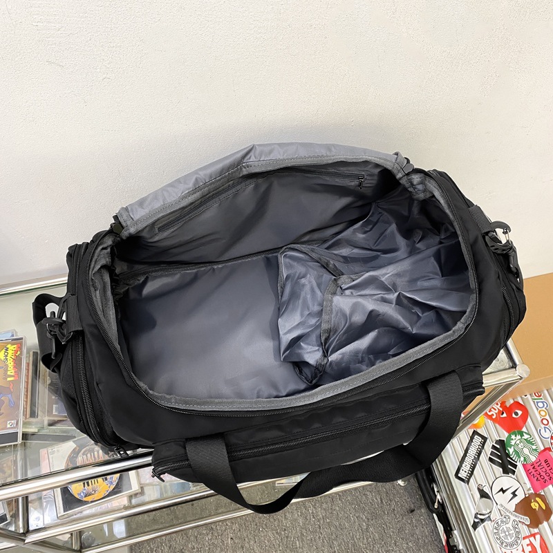 Men's large-capacity hand-held luggage bag, sports training and fitness bag with dry and wet separation, and women's business trip storage bag Application Scenario
