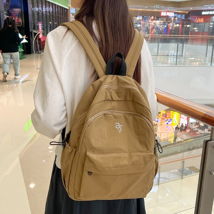 2024 New female ins large-capacity, fashionable solid color, simple and versatile schoolbag, a travel backpack for junior and senior high school students full figure