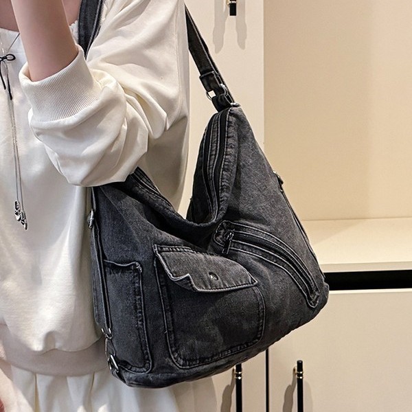 Large-capacity bags for women 2025, new fashion and trend single-shoulder crossbody bag, commuting and casual tote bag, backpack Application Scenario