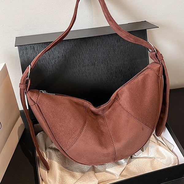 2024 New stylish large-capacity dumpling bag for women, cute and cool crossbody bag for women, super cool single-shoulder bag, niche bag full figure