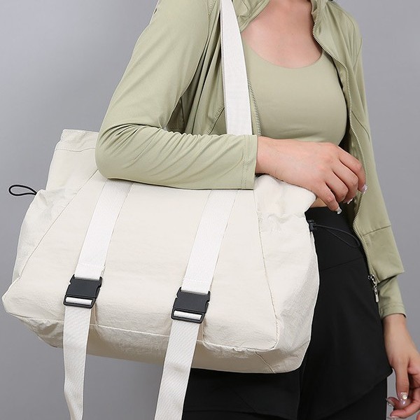 Original waterproof fabric, simple and versatile tote bag for commuting, casual and artistic, large-capacity single-shoulder handbag for women Application Scenario