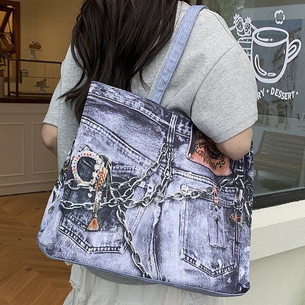 The retro-style patchwork denim single-shoulder tote bag catches the eye with its new summer fashion and niche design for women full figure