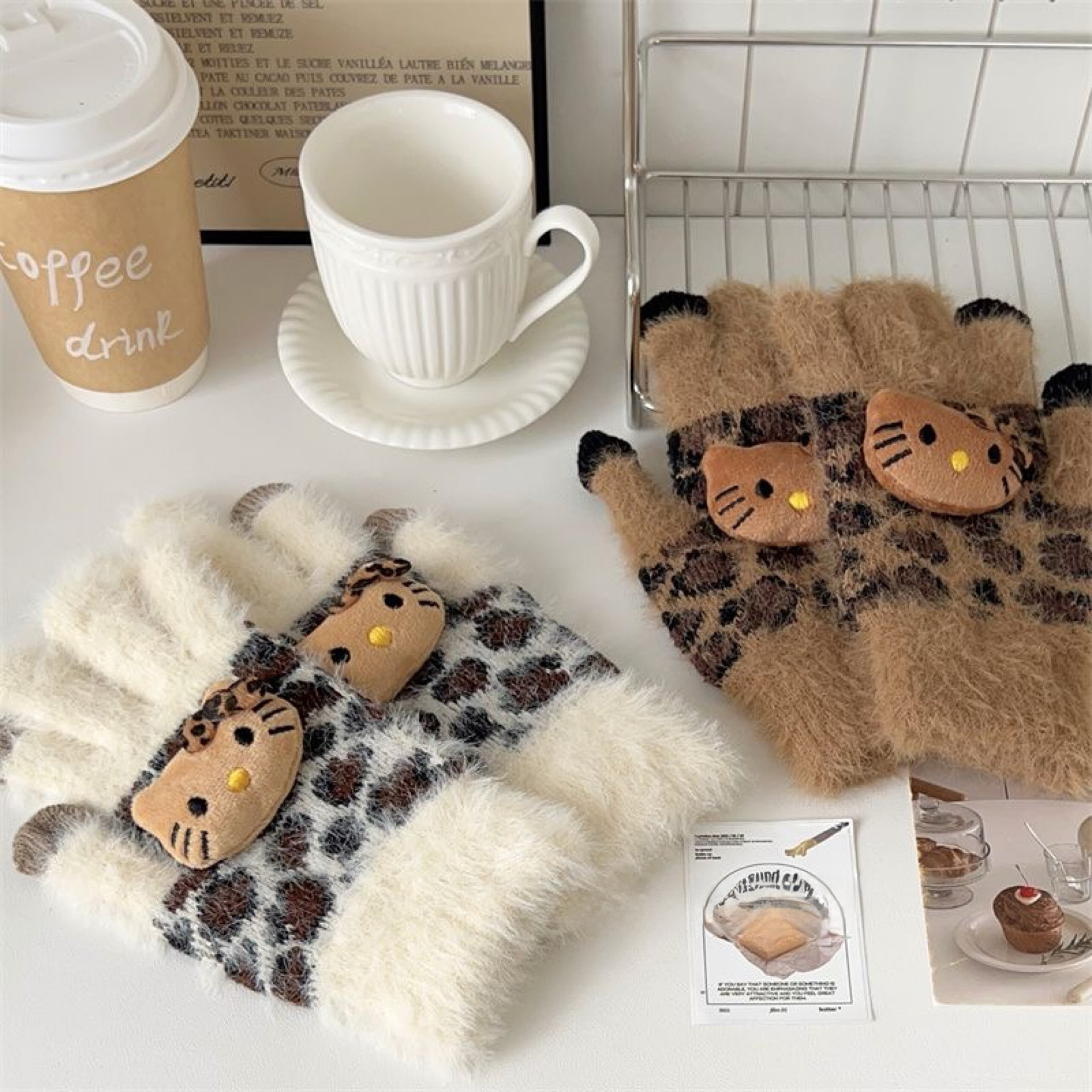 Best-selling leopard print series plush gloves, ins winter fleece gloves, warm gloves, windproof and cold-proof neck-hanging gloves Specification drawing