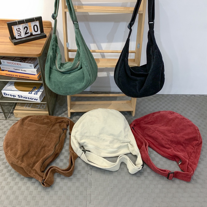 Japanese-style casual large-capacity dumpling bag, ins artistic canvas bag, fashionable shoulder bag, corduroy crossbody bag, women's bag Specification drawing
