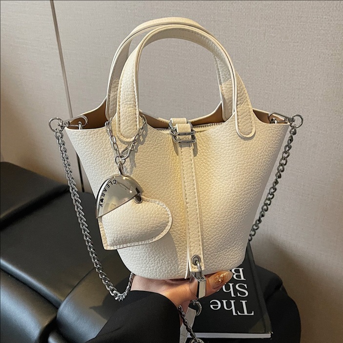 Korean-style soft leather hand-held bucket bag, women's casual and versatile commuting chain bag, 2025 new style single-shoulder crossbody bag full figure