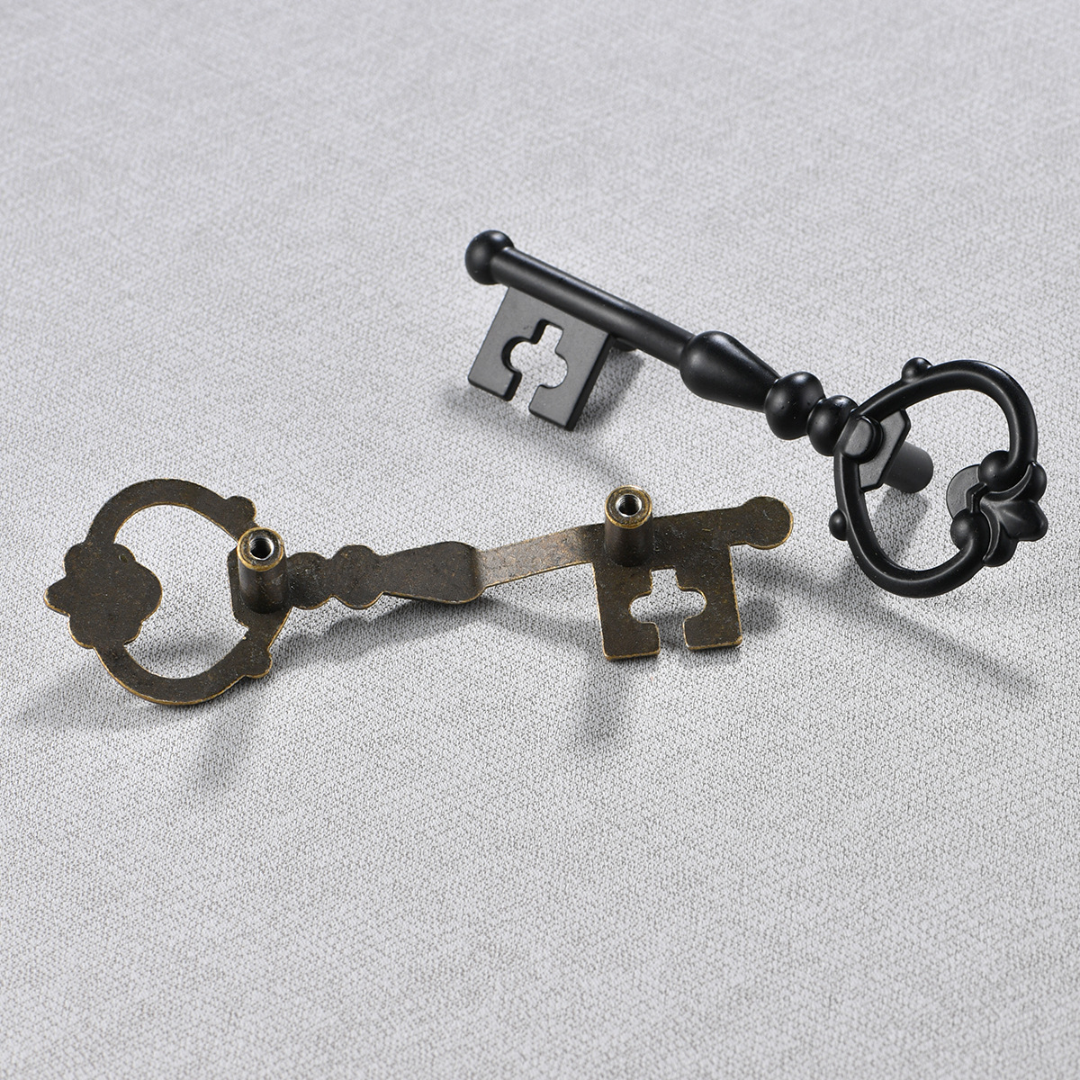 The hole spacing of the antique zinc alloy drawers, cabinets, door handles, jewelry boxes, key handles, gift boxes and jewelry boxes is 58mm details Picture
