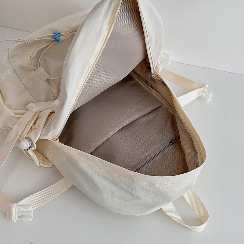 This backpack is light and versatile for women, with a laid-back style. It has a high level of appearance and a drawstring. It is a large-capacity travel backpack and a school bag for college students Application Scenario