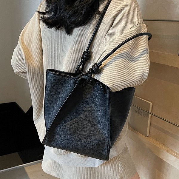 A popular fashionable and casual women's single-shoulder bag, hand-held large-capacity bucket, underarm buns, mother bag and handbag for foreign trade Specification drawing
