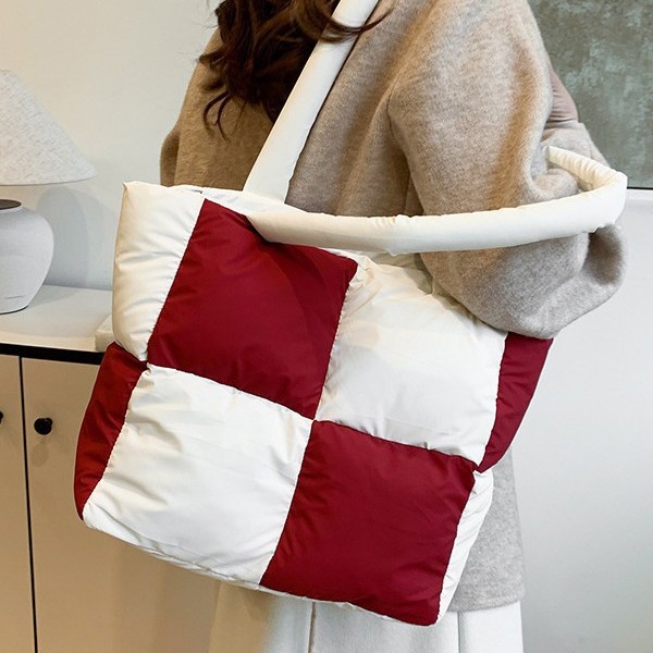 High-end textured tote bag, new fashionable cotton-padded jacket bag for women, trendy space cotton single-shoulder bag, hand-carry commuting color-blocking bag full figure