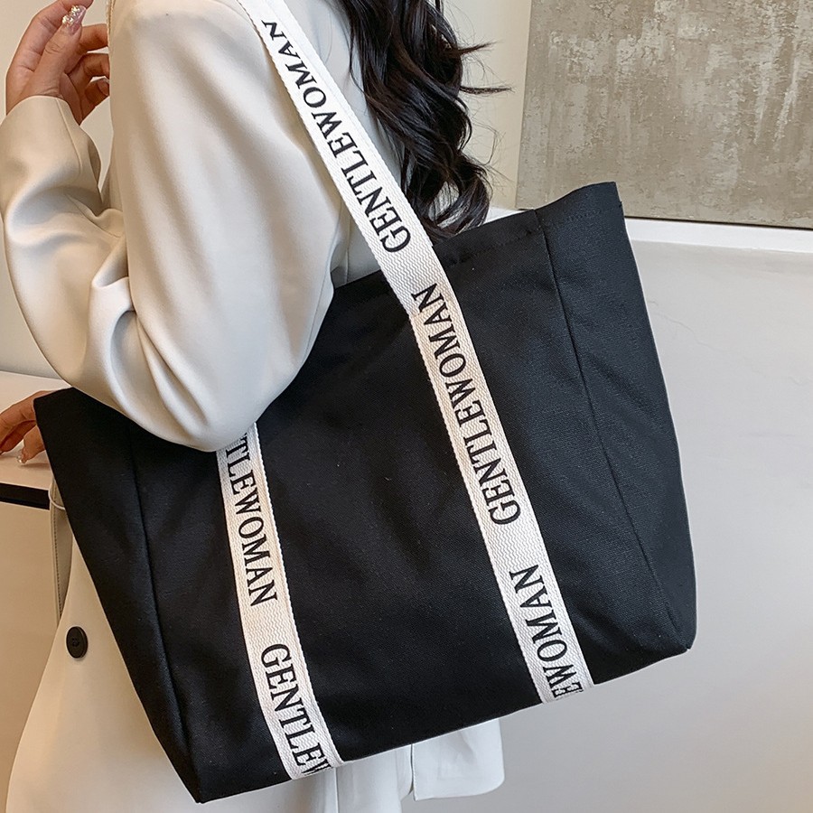The 2025 new canvas bag for women is versatile, fashionable and of high quality. It is a large-capacity single-shoulder bag for commuting and can be carried for shopping full figure