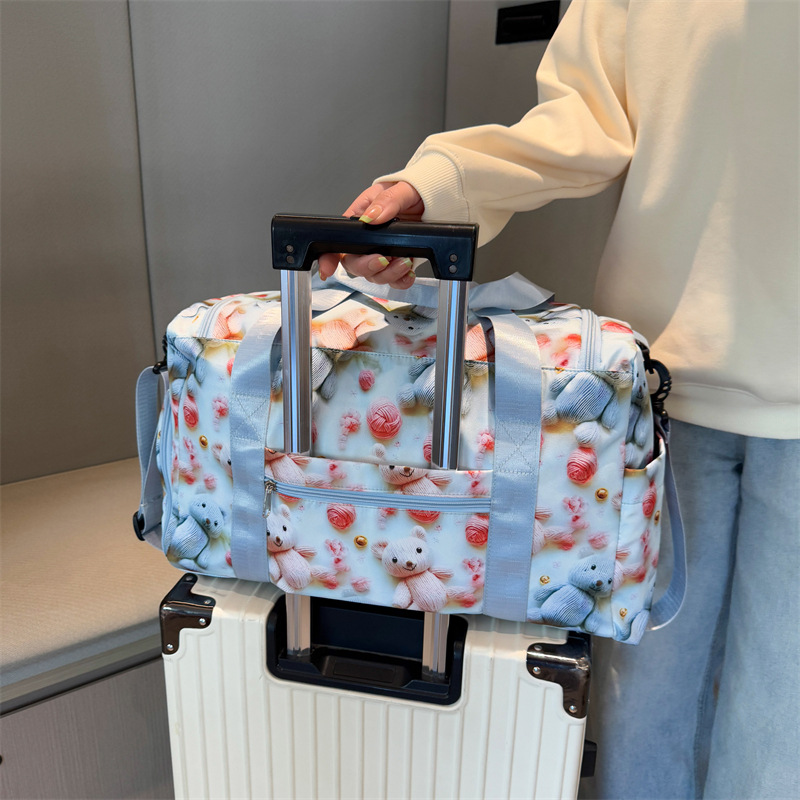Cartoon-printed travel bag, women's lightweight hand-held short-distance luggage bag, water-resistant large-capacity sports, swimming and fitness bag details Picture