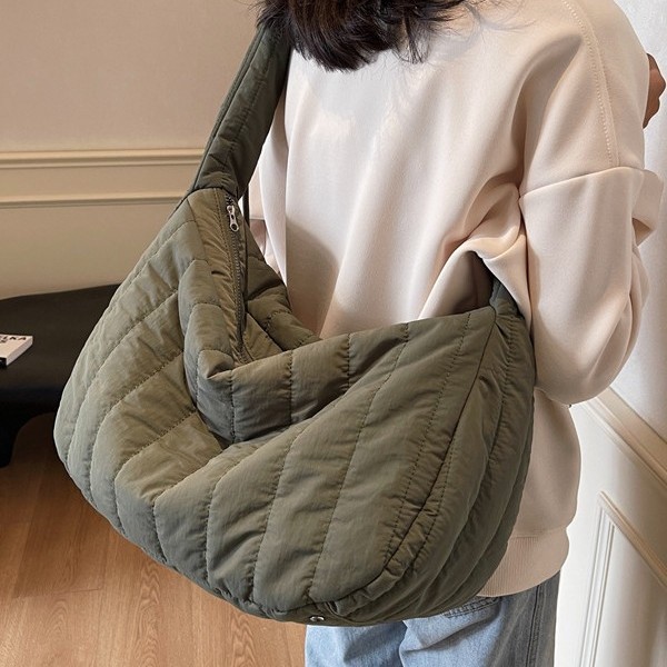 New Korean casual bag, simple cloud bag, new nylon fabric, large-capacity pleated single-shoulder crossbody bubble bag details Picture