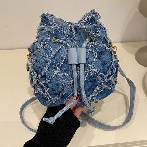 Diamond-patterned denim strap single-shoulder bag 2025 Autumn new style trendy and fashionable crossbody women's bag Korean style simple and fashionable women's bag details Picture