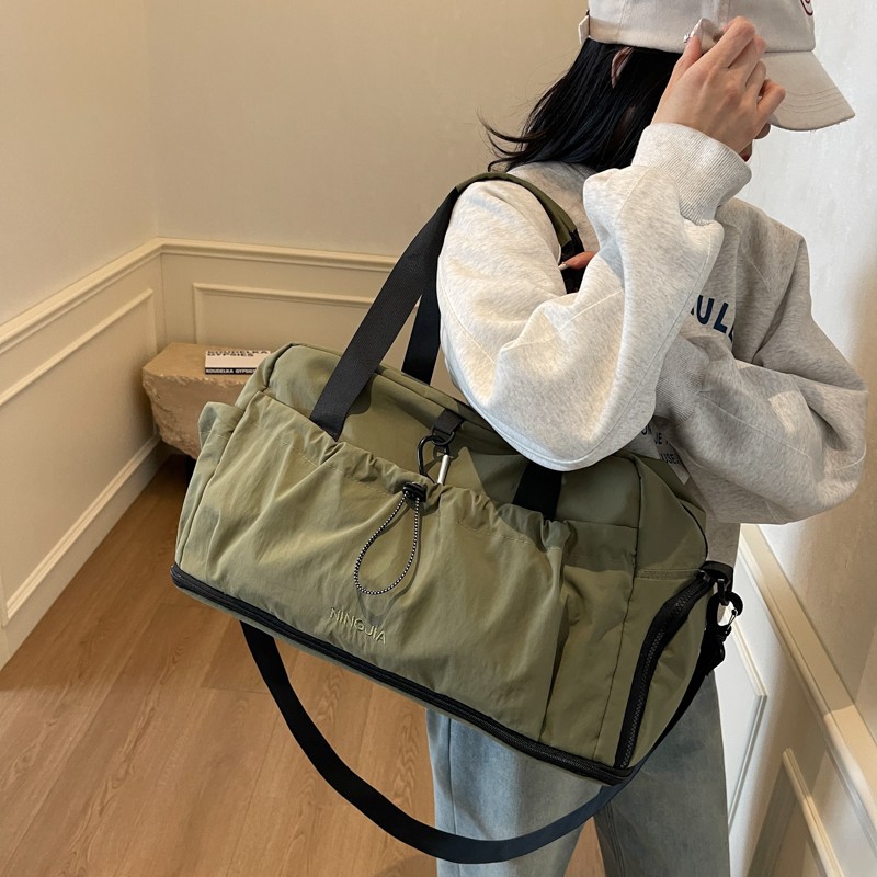 Expandable casual travel bag, simple and lightweight hand-held shoulder bag, dry and wet separated shoe compartment, sports and fitness bag details Picture