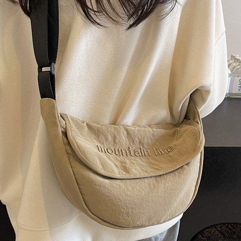 Casual canvas dumpling bag for women, new autumn 2024, simple crossbody bag, fashionable and versatile single-shoulder bag details Picture
