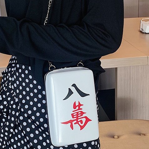 The 2022 new stylish and individualistic mahjong bag, a Korean version single-shoulder crossbody small square bag with text print for women Specification drawing
