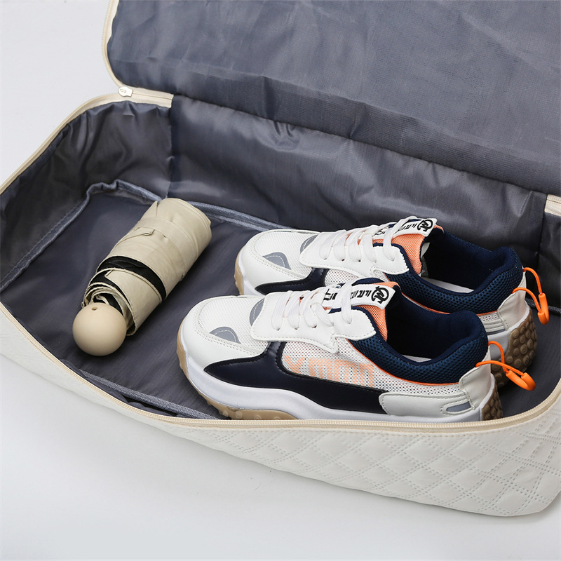 Travel bag, Korean version, large capacity diamond-shaped embroidered thread, maternity bag, storage bag, crossbody portable mother and child bag, yoga and fitness bag Application Scenario