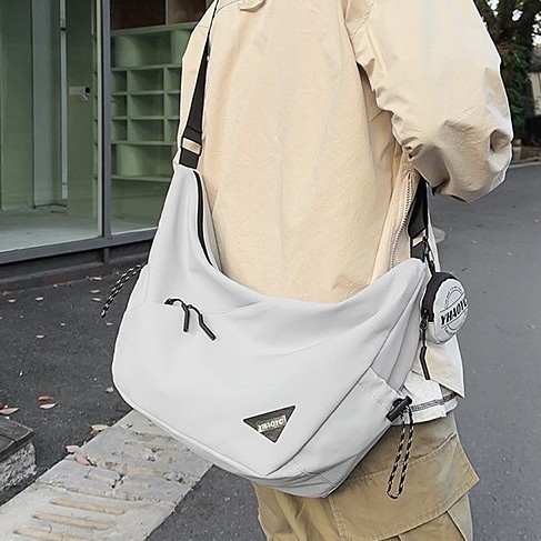 Large-capacity cloth bag for ladies, 2025 new style versatile, casual and simple dumpling bag, high-end and trendy crossbody bag Application Scenario