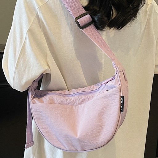 The new women's summer bag is a versatile dumpling bag with a lightweight design, creating a dazzling sporty crossbody bag trend Specification drawing