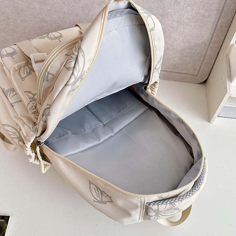 Girls' schoolbag, Korean version, high appearance level, butterfly print backpack, large capacity and versatile backpack for junior and senior high school students Application Scenario