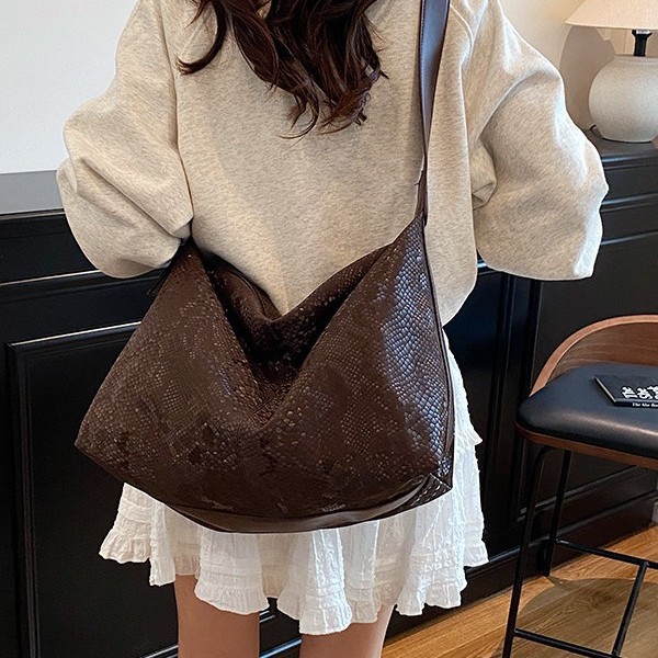 This year, the "Little Chanel Style sequined handbag" is in vogue. It's a new cross-border Korean fashion and laid-back single-shoulder crossbody bag for 2025 details Picture