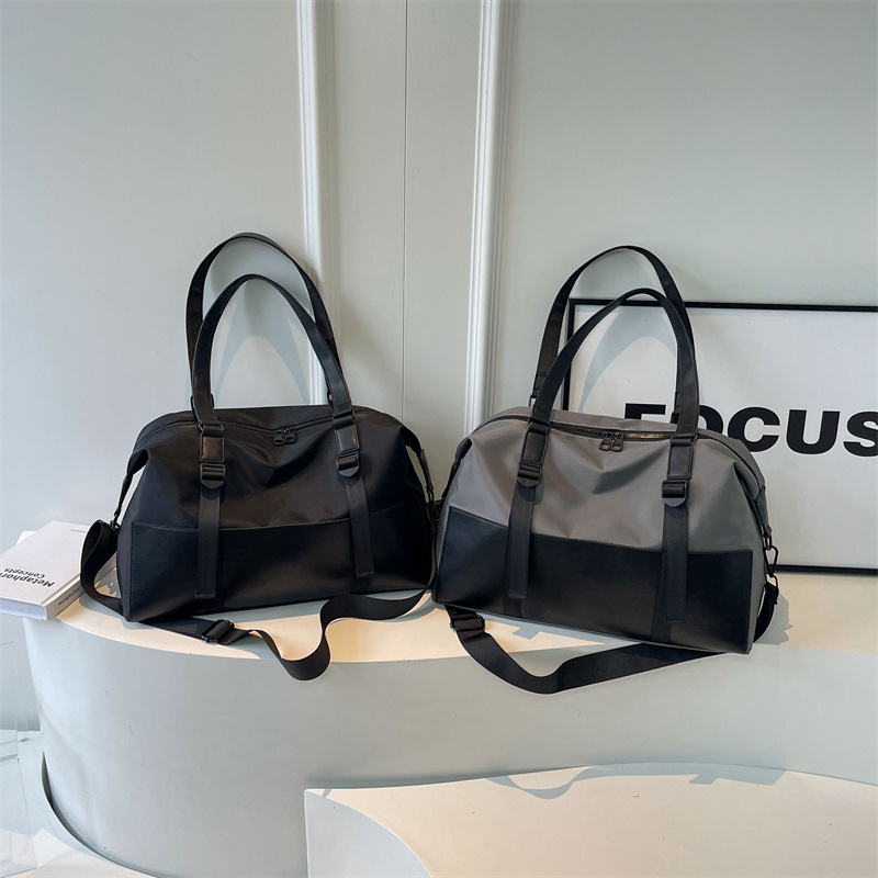 New fashionable single-shoulder crossbody fitness bag for men and women, large-capacity lightweight handbag, Oxford fabric short travel bag Application Scenario