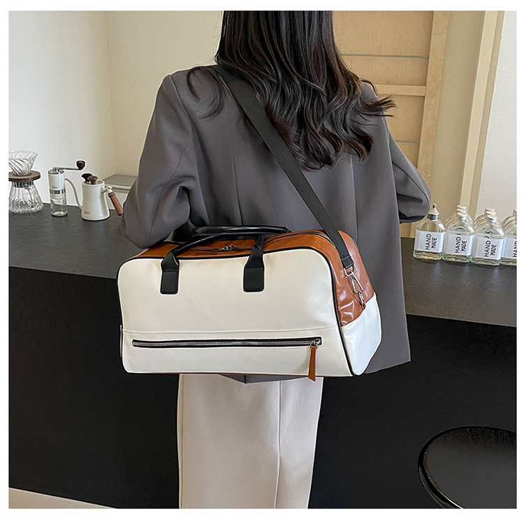 Trendy and casual PU texture travel bag for women, LOGO printable Korean-style storage bag, simple crossbody carry-on bag for going out Application Scenario