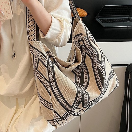 Spring and summer new design printed canvas tote bag for women, large-capacity casual and laid-back style single-shoulder bag, underarm bucket bag Application Scenario