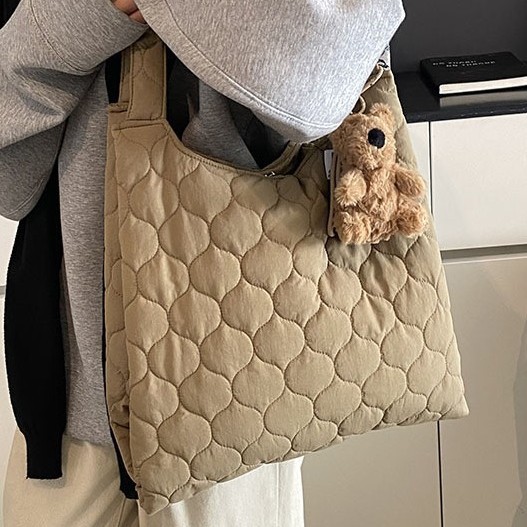New winter Korean-style quilted fabric bag, a casual and artistic underarm bag for ladies, a fashionable large-capacity hand-held shoulder bag Specification drawing