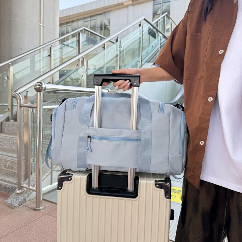 A new cross-border double-shoulder large-capacity outdoor sports backpack and handbag with dry and wet separation for sports, leisure and fitness Application Scenario