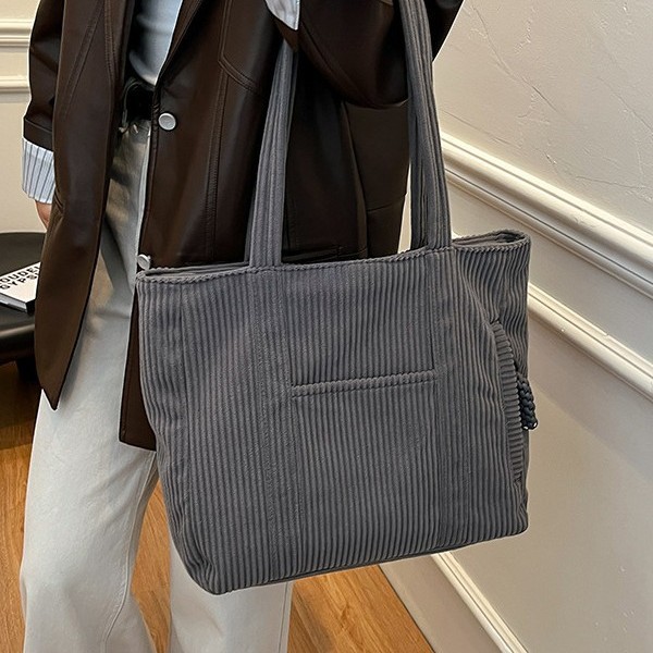 Japanese and Korean retro corduroy casual bag, artistic and simple, single-shoulder bag for female students, Boston pillows-shaped handbag Application Scenario