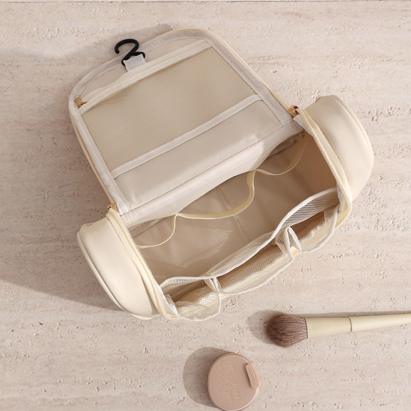 Runhui's new Naisi hand-held hanging toiletry bag, travel waterproof toiletry bag, makeup bag, large capacity, one-piece consignment Application Scenario