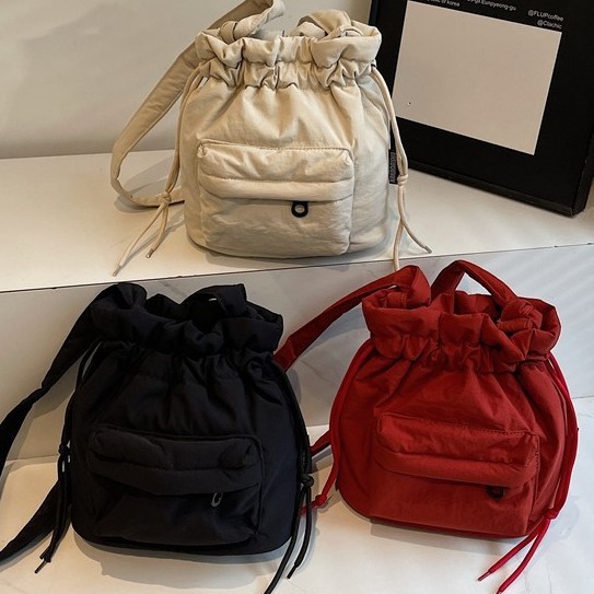 Large-capacity nylon bucket bag for women, 2024 new Korean style simple drawstring single-shoulder bag, pleated casual crossbody bag full figure
