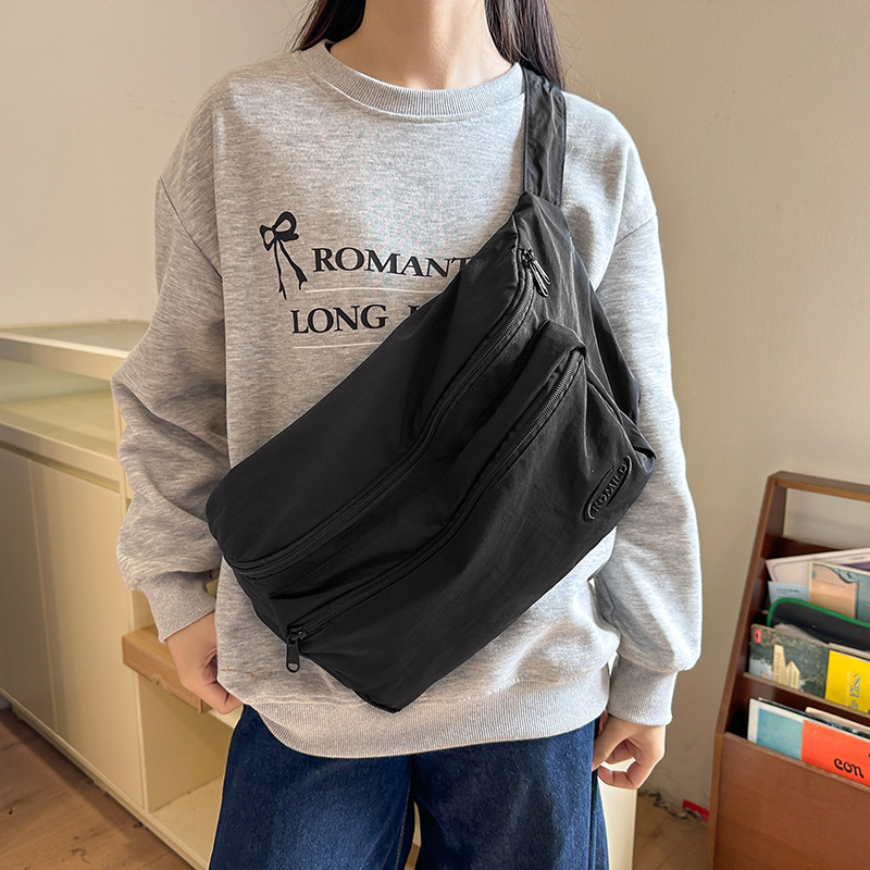 Korean-style fashionable crossbody bag, women's lightweight cycling backpack, niche design, InS-style commuting casual solid color single-shoulder bag details Picture