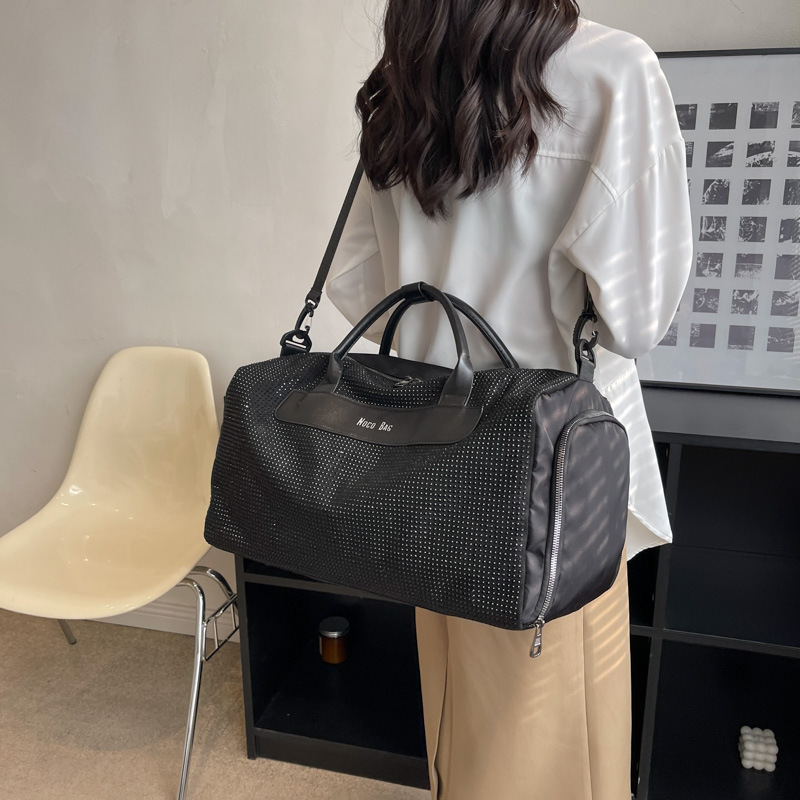 Japanese and Korean fashion yoga and fitness bag 2025 New style large capacity short travel bag texture hot diamond casual crossbody bag details Picture